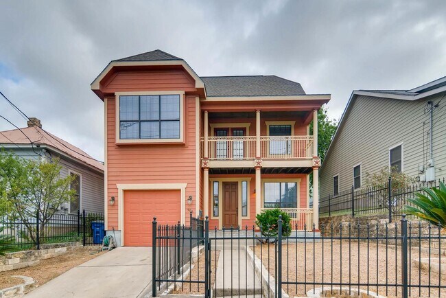 Primary Photo - 906 Juniper St, Austin, Texas 78702