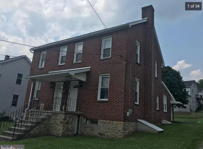 Primary Photo - 127 Center St
