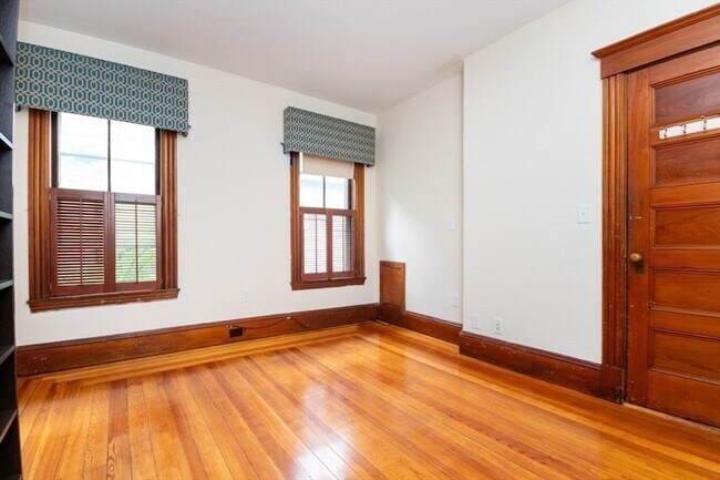 Building Photo - 24 Walden St