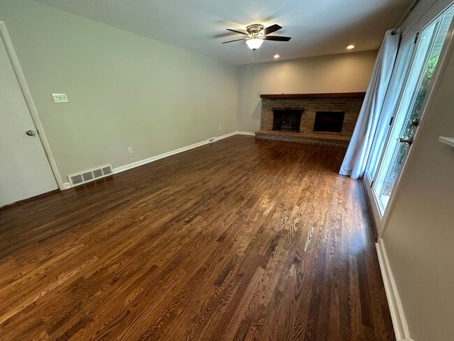 Building Photo - Fantastic Location!  Single-family house close to Upper Arlington and Riverside Hospital