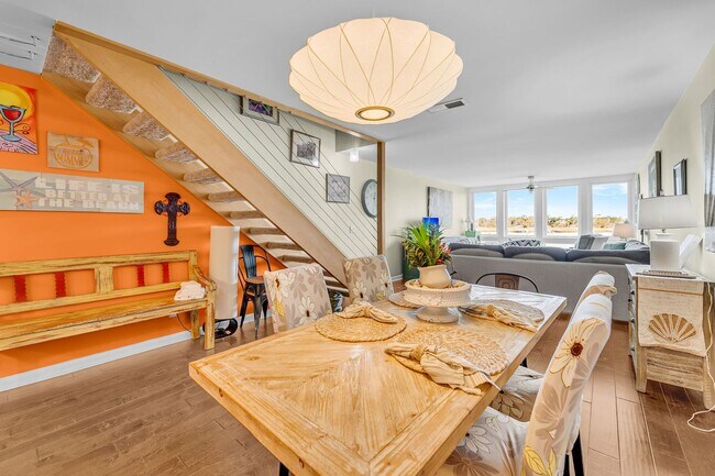 Building Photo - Coastal Living in the Heart of Folly Beach