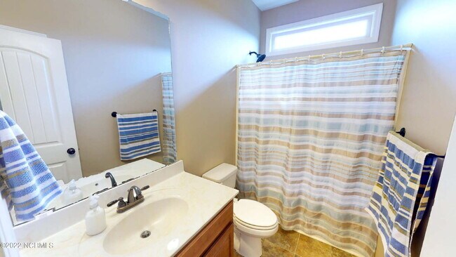 Building Photo - CHARMING ROSEWOOD HOME! 3 BR 2 BA w/ FENCED-IN BACKYARD