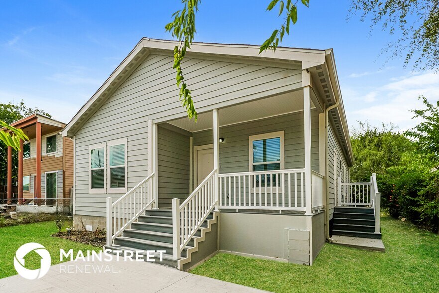 Building Photo - 422 Azucena St