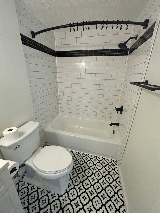 Building Photo - 2 Bedroom Condo in Hunting Ridge!