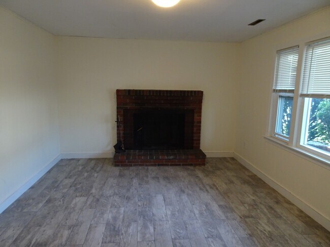 Building Photo - 2 Lantern Ln
