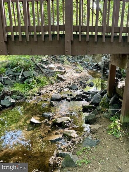 Building Photo - 2235 Abbotsford Dr