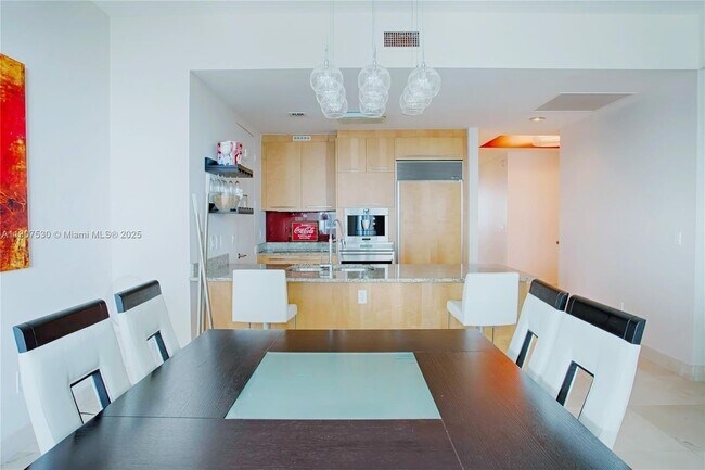 Building Photo - 15901 Collins Ave