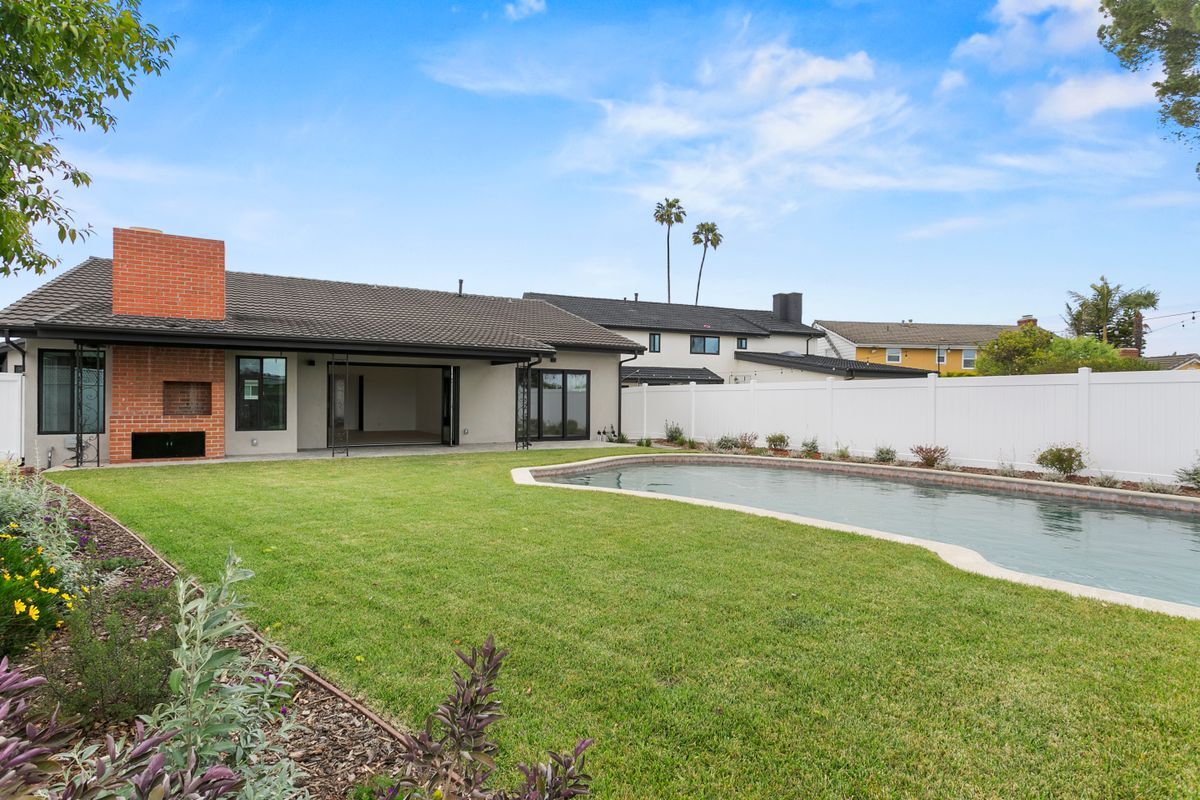 Building Photo - 4444 Don Felipe Dr