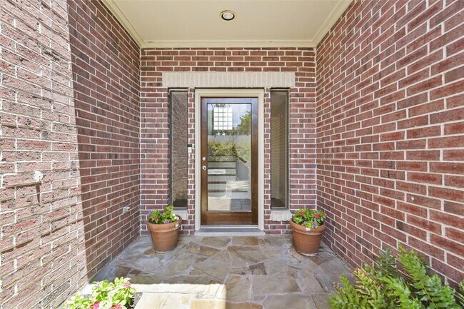 Building Photo - 1604 Reinerman St