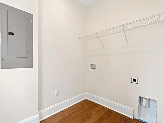 Building Photo - 711 N Main St