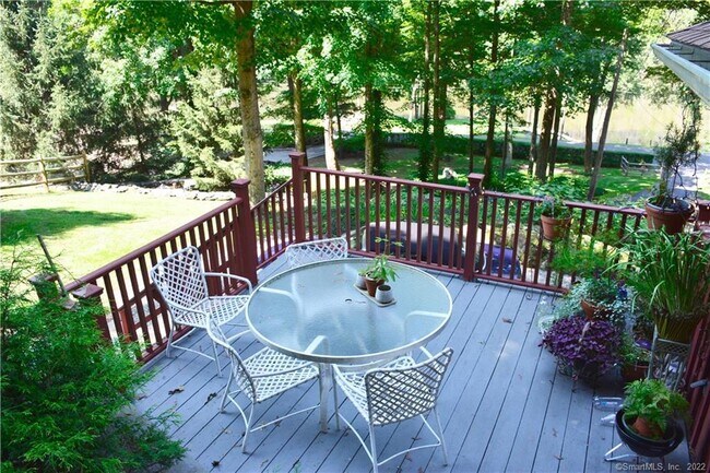 Building Photo - 67 Lake Lillinonah Rd N