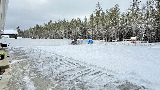 Building Photo - 31015 N Alice Ct