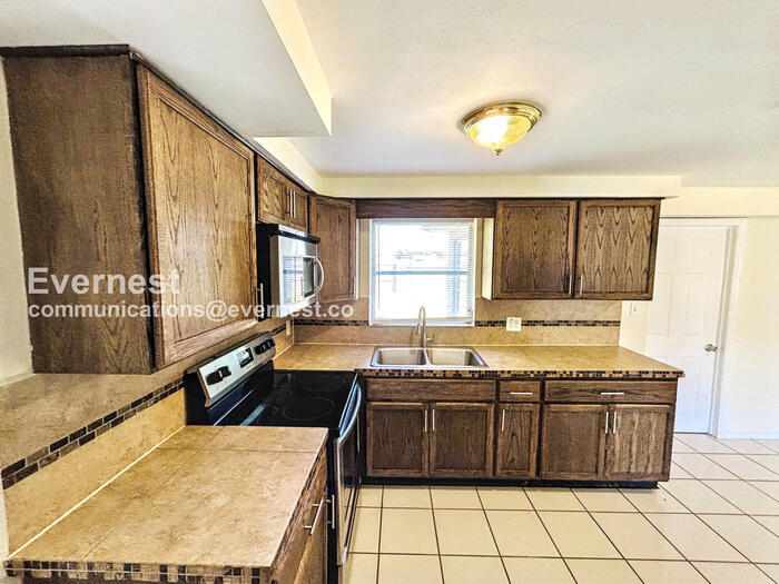 Building Photo - 3600 Berkshire St