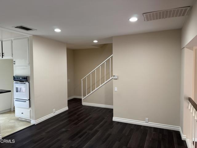 Building Photo - 113 N Almansor St