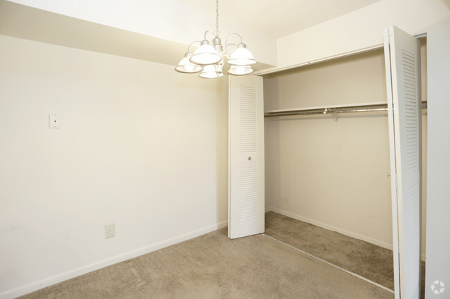 Interior Photo - Country Knoll Apartments