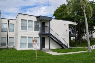 Building Photo - 5004 Castile Pl