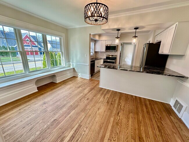 Building Photo - 992 Palmer