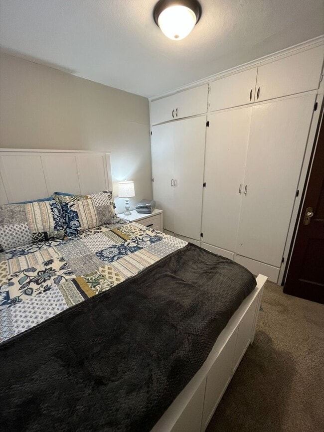 Building Photo - Unique Apartment Awaits You!