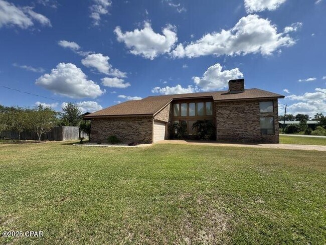 Building Photo - 833 W Pierson Dr