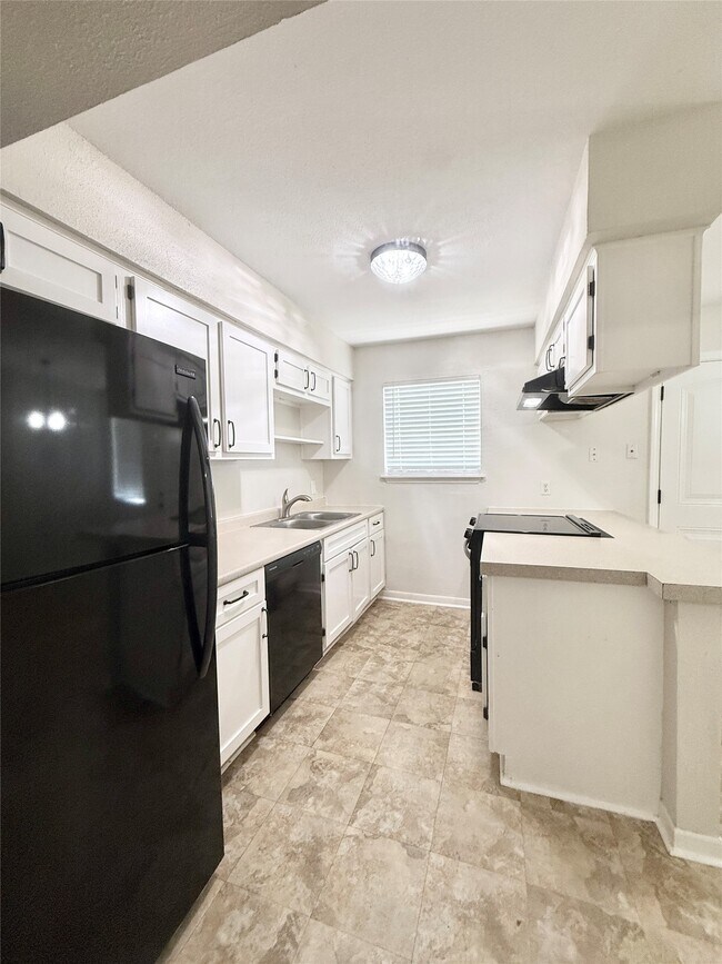 Building Photo - 941 S Walker St