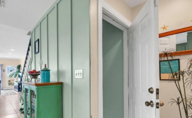 Building Photo - 1412 W Beach Blvd