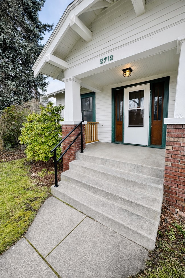 Building Photo - Charming Freshly Remodeled Home Steps from Kendall Yards & Centennial Trail