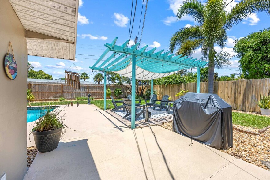 Building Photo - 128 Martin St