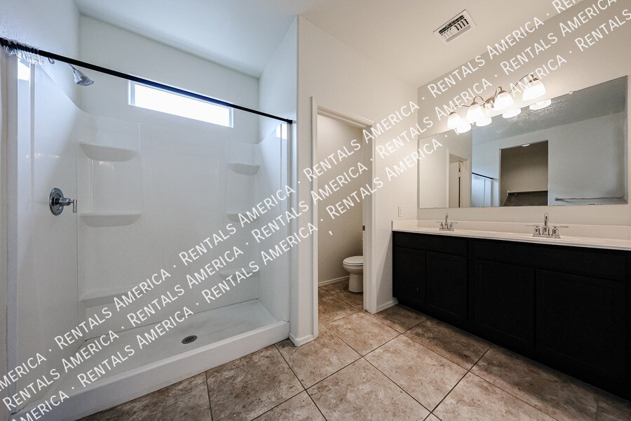Building Photo - 36387 Pampoloma Ave