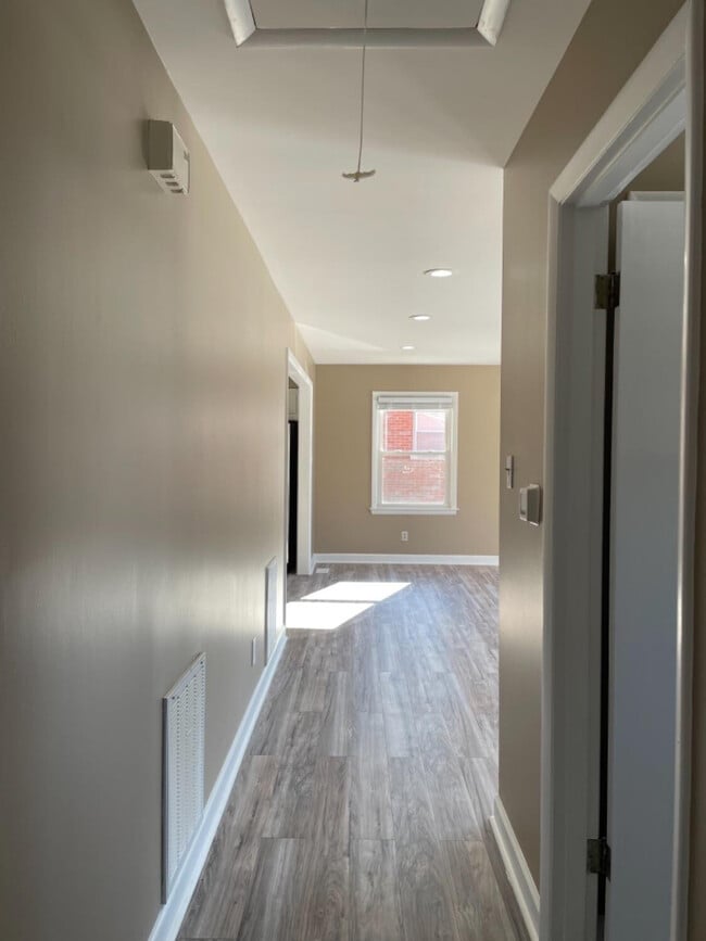 Building Photo - 2470 Millbrook Dr
