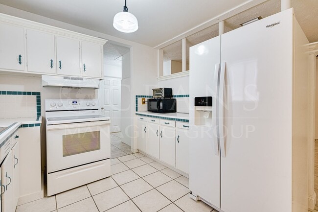 Building Photo - Charming 3 Bedroom Corner Lot Ormond Beach...