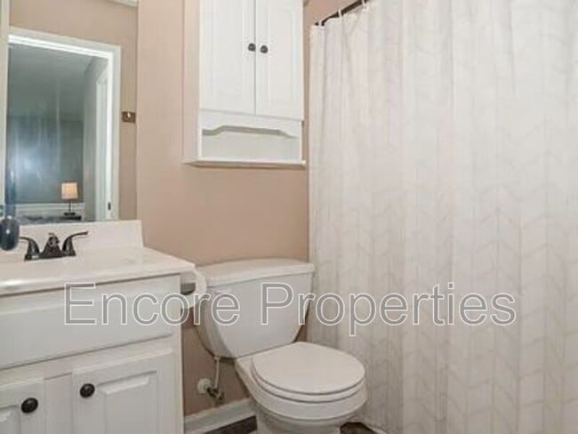 Building Photo - 221 Danesway Dr