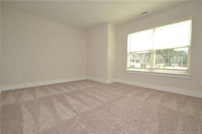 Building Photo - 2129 Seneca Dr