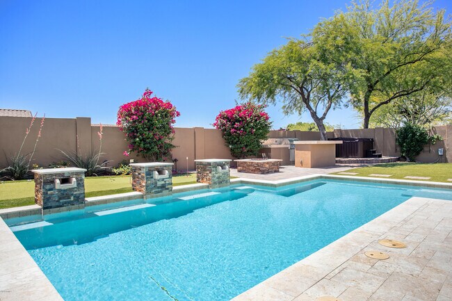 Building Photo - 10601 E Meadowhill Dr