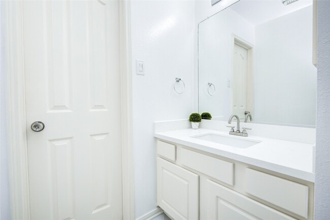 Building Photo - 14411 Chartley Falls Dr