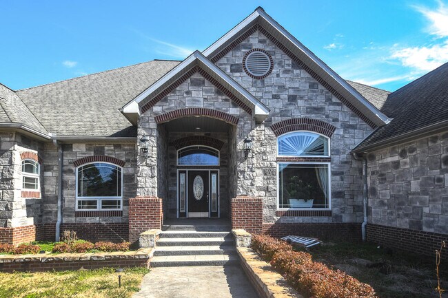 Building Photo - 21685 Merion Ct