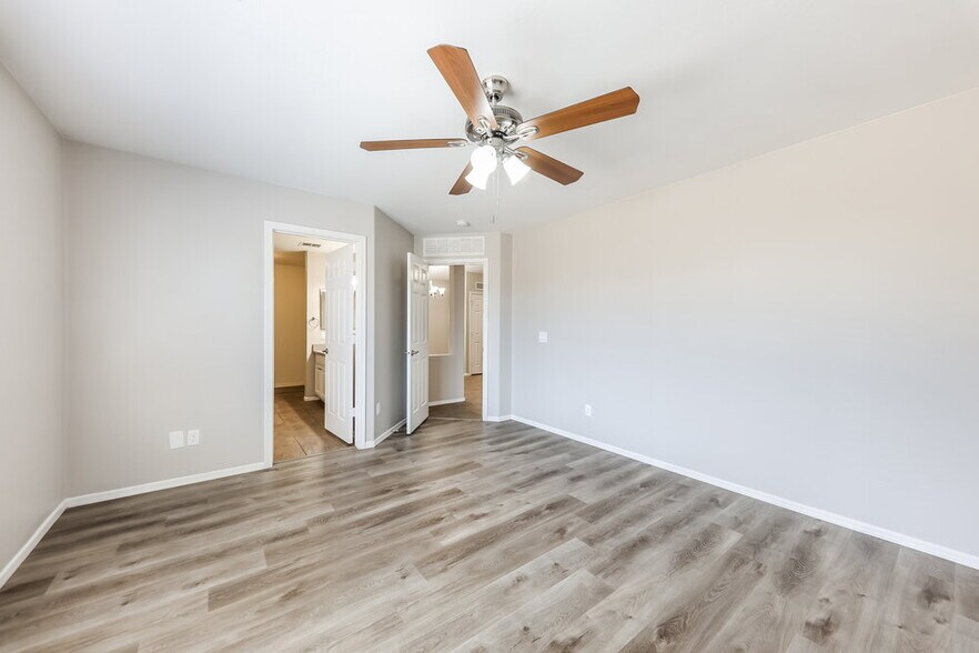 Building Photo - 12557 W Mandalay Ln