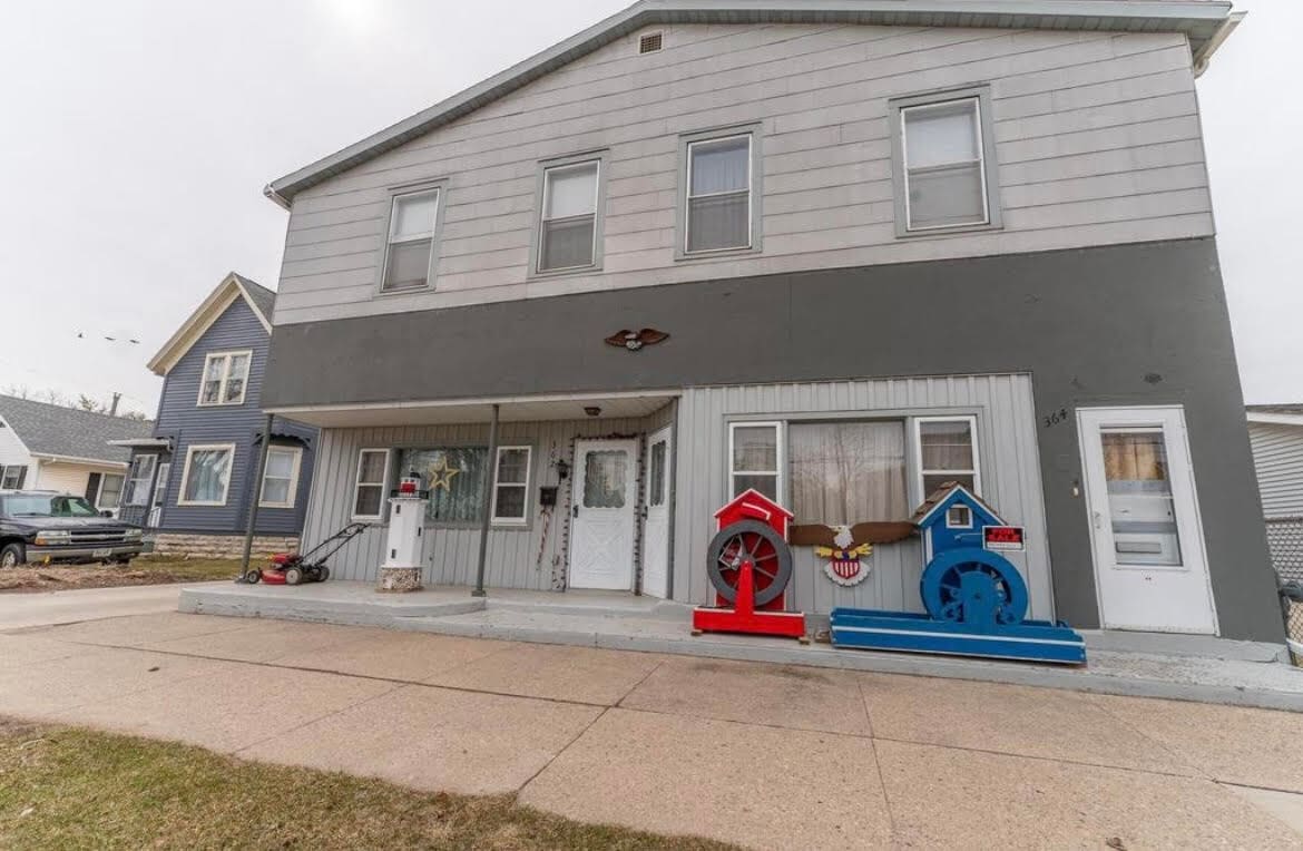 Exterior front of house - 362 W Scott St