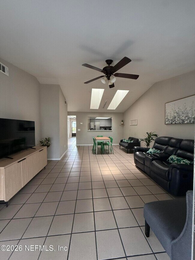 Building Photo - 2360 Bitternut Way