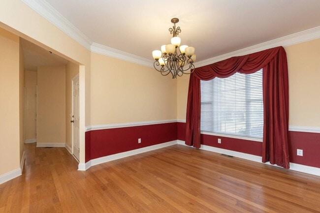 Building Photo - Four Bedroom Home!