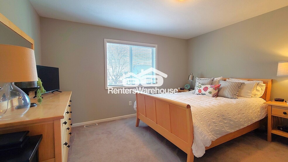 Building Photo - 319 4th St N