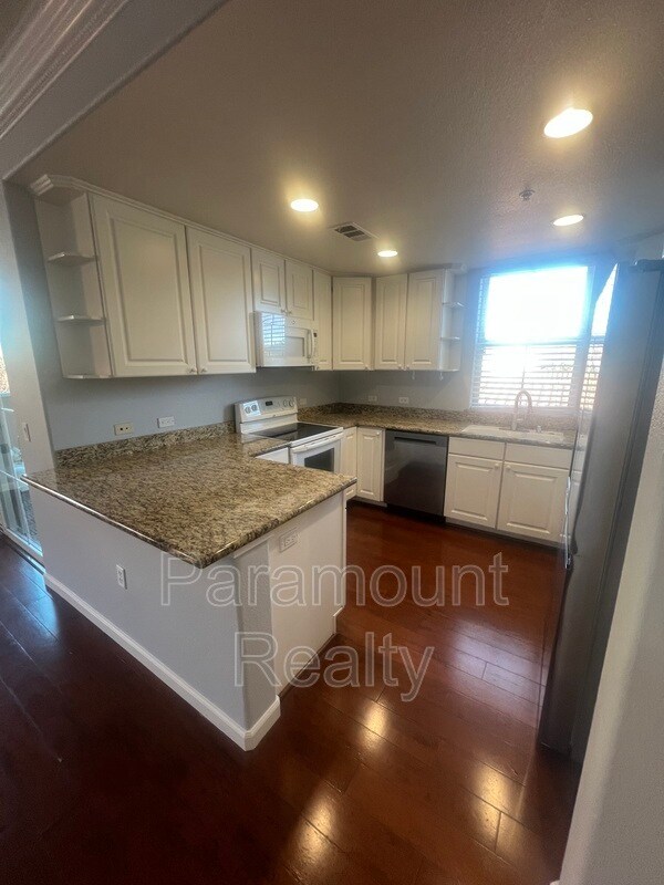 Building Photo - 700 S Abel St