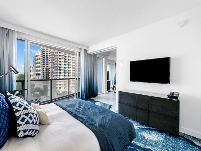 Building Photo - 3101 Bayshore Dr