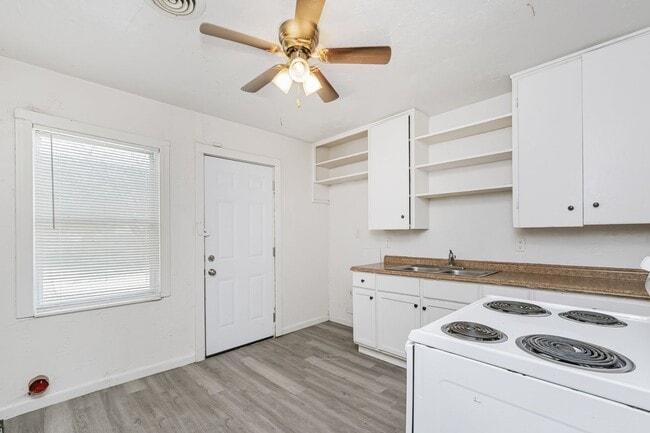 Building Photo - 1402 Dunaway St