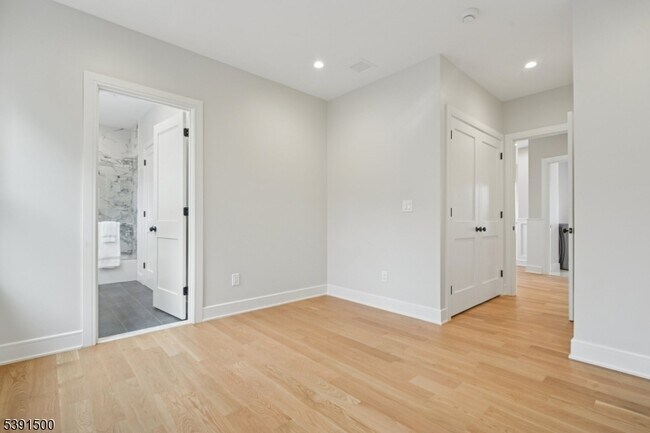 Building Photo - 15 Lake Rd