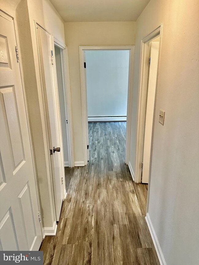 Building Photo - 602 E Maple St