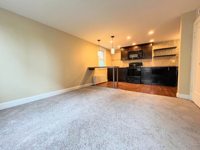 Primary Photo - 104 1/2 York Street