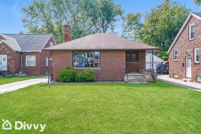 Building Photo - 150 E 272nd St