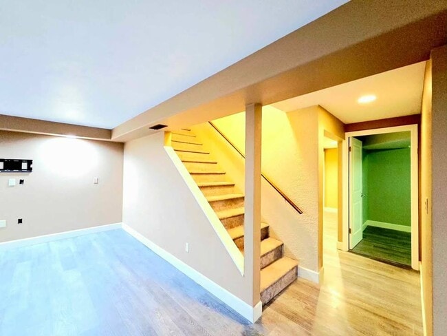 Building Photo - Large 4 Bed, 2 Bath in Desirable East Wena...