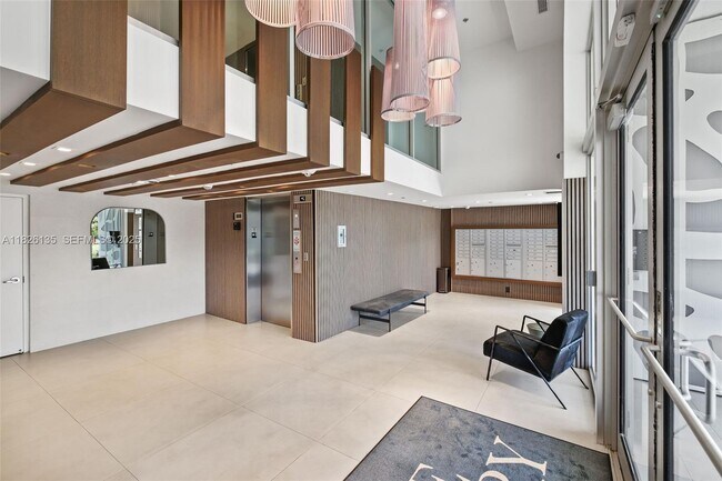 Building Photo - 9261 E Bay Harbor Dr