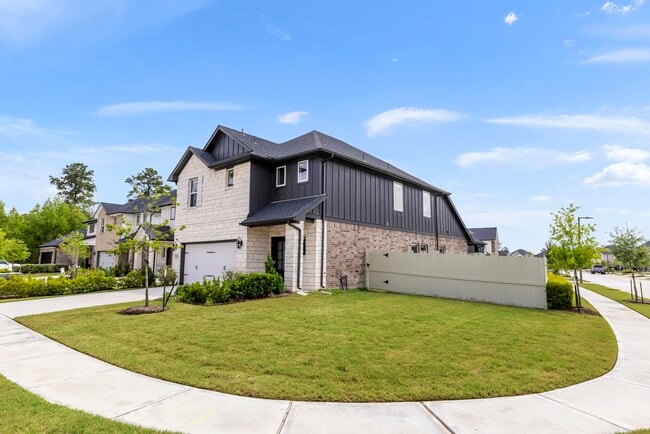 Building Photo - 17415 Rosette Grass Dr